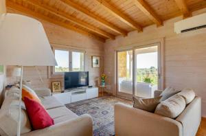 House With Pool And Citrus Grove Near Noto