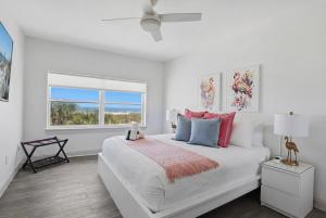 Be A Nomad - 2BR Beach Apartment - 1-Min Walk to Sand - Sleeps 4