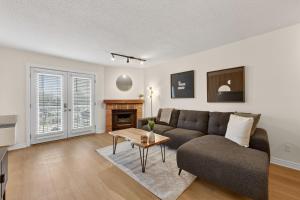 The Moose Lodge - Modern Condo in Collingwood