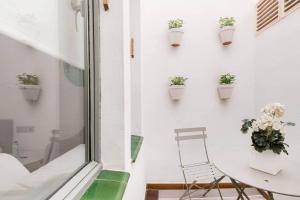 City Center Apartment With Shaded Terrace