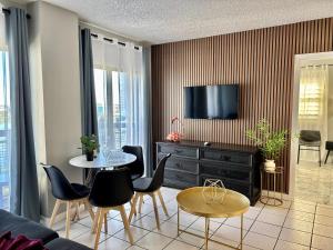 1802 Remodeled 2BR Condo at Enclave Suites
