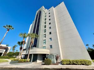 3704 Fully remodeled & modern Enclave at Unviersal