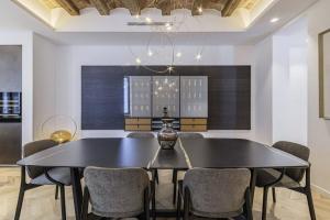 Luxurious 3-Bedroom Apartment in Barcelona with Private Entrance