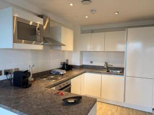 Cityside Duplex - Peaceful 2BR w Views