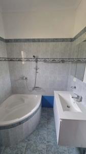 Anemos House