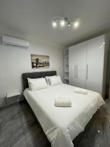 Spacious apartment with patio in city center