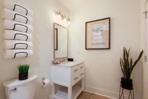 3BR ADA Condo Heart of Savannahs Historic Downtown