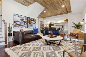 6BR Downtown Savannah Condo Walk to Nightlife