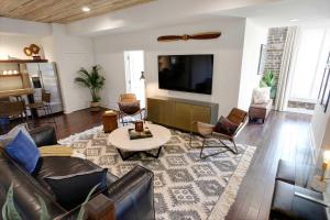 6BR Downtown Savannah Condo Walk to Nightlife