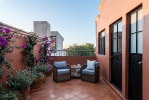 Casa Mimosa, 3BR Retreat with Rooftop & City Views