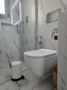 Spacious Art Apartment in Gazi 2 min Metro