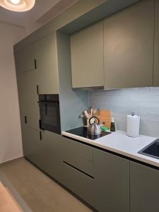 Spacious Art Home in Gazi Near Metro 2 min