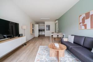 Blueground Žižkov balcony free parking PRG-101