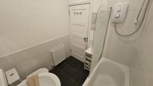 Spacious 2 Bedroom Flat in Coatbridge