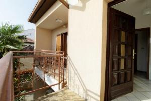 Apartments LEO with pool