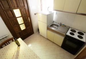 Apartments LEO with pool