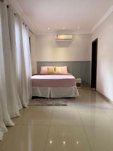 CASA AMPLA e MODERNA com Suíte