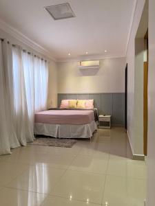 CASA AMPLA e MODERNA com Suíte