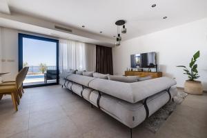 Villa di Sole - Heated Pool & Panoramic Sea View