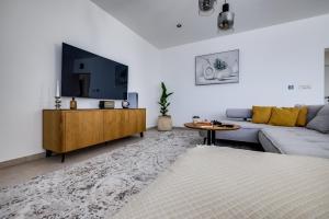 Villa di Sole - Heated Pool & Panoramic Sea View