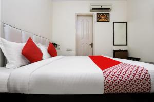 Collection O Ramji Grand Near Tdi Mall