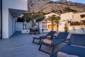 Villa di Sole - Heated Pool & Panoramic Sea View
