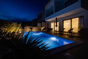 Villa di Sole - Heated Pool & Panoramic Sea View