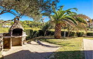 Cozy Apartment In Palit With Swimming Pool