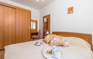 Nice Apartment In Palit With Wifi