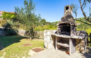 Gorgeous Apartment In Palit With House Sea View