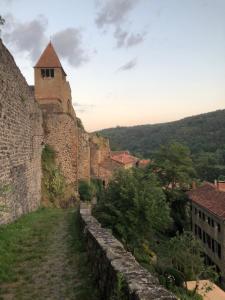 Vue exceptionnelle & Terrasse au calme -studio indépendant - Gorges du Haut Allier