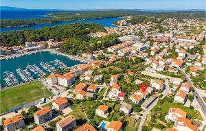 Beautiful Apartment In Banjol With Swimming Pool