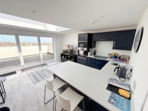 Roof Top Views- Central Broadstairs- Free Parking