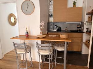 Cocon parisien avec balcon & parking privé