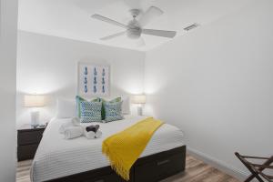 Be A Nomad - 1 Min to Jacksonville Beach - 3 Bed 3 Bath Apartment - Sleeps 6