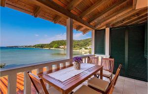 Gorgeous Apartment In Rab With House Sea View