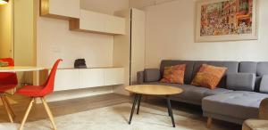 S4.Mercat Sant Antoni - Central Location. Metro L2