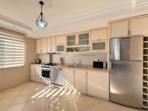 SA Apartments! 2BR Flat 150m to the Beach