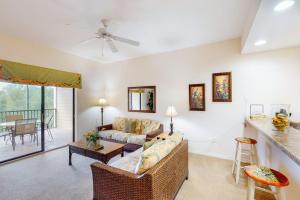3rd floor condo w sauna hot tub shared pools balcony gym near theme parks