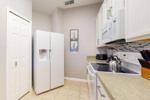 1st floor condo w gym sauna basketball court near theme parks