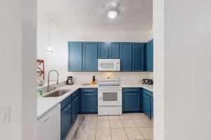Second floor condo with shared pools tennis court sauna restaurant gym