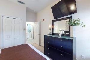 1st floor condo near theme parks gym tennis court pools