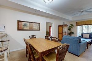 2nd floor condo w pools sauna hot tub balcony gym near theme parks