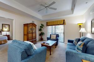 2nd floor condo w pools sauna hot tub balcony gym near theme parks