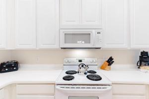 NearOrlando theme parks - family friendly condo w shared amenities