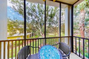 2nd floor condo w tennis court restaurant balcony near theme parks sauna