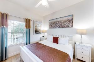 2nd floor condo w tennis court restaurant balcony near theme parks sauna