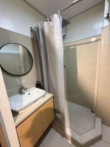 Near MOA & NAIA - Condo for 6, Wi-Fi, PS4, Netflix