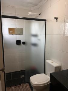 Apartamento com churrasqueira privativa em Praia Grande