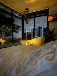 Glass Cabin w Hot Tub and Wi-Fi